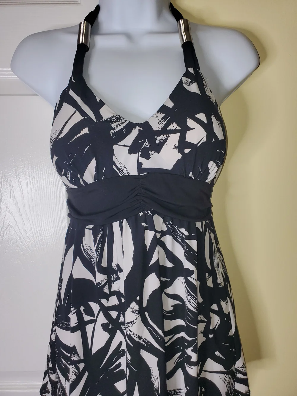 🖤 IZ Byer California Black & White Abstract Halter Top | Size M